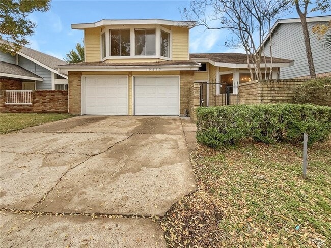 Building Photo - 10619 Chapel Hill Dr