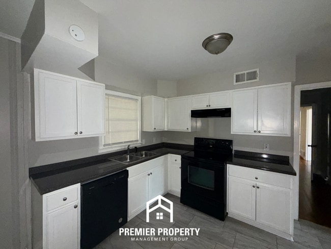 Photo - Spacious 1,967 Sq Ft Home in 38111 - Hardwood Floors, Fireplace & Fenced Yard