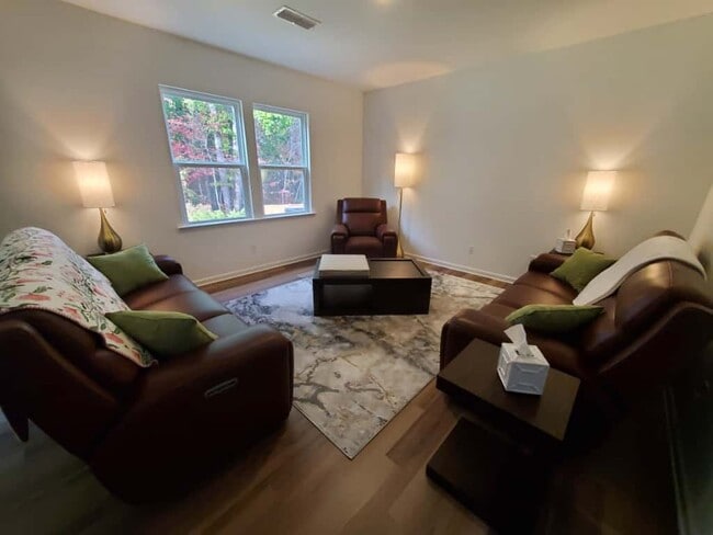 Photo - 2921 Salinger Wy