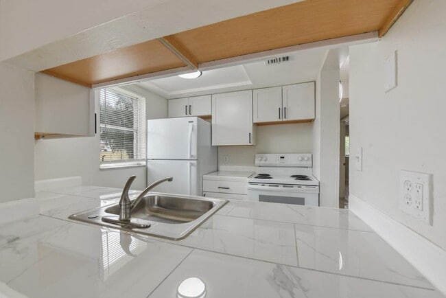 Photo - The Lakeside at 2315