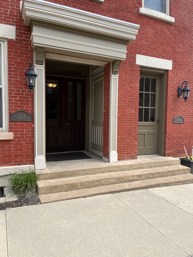 building exterior - 1134 Locust St Apartments Unit B2