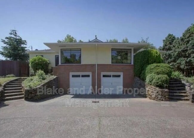 Building Photo - 5226 SE Clinton St