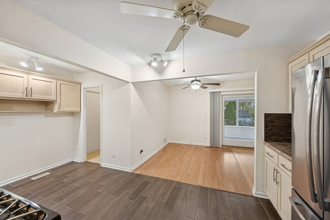 Photo - 21W225 Coronet Rd