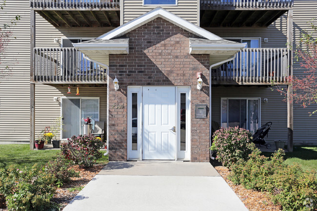 Building Entrance - River Ridge 2301-2325 University Drive Apartments