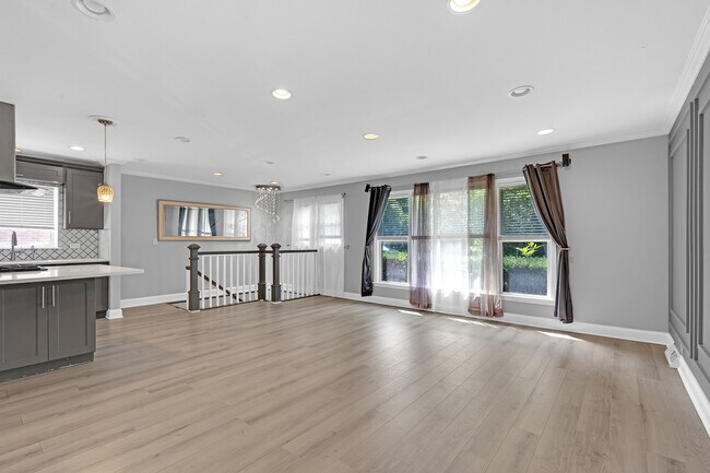Photo - 534 Lawler Ave