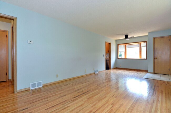 Photo - Beautiful 4-Bed, 2-Bath Home in Bloomington - Available Now!