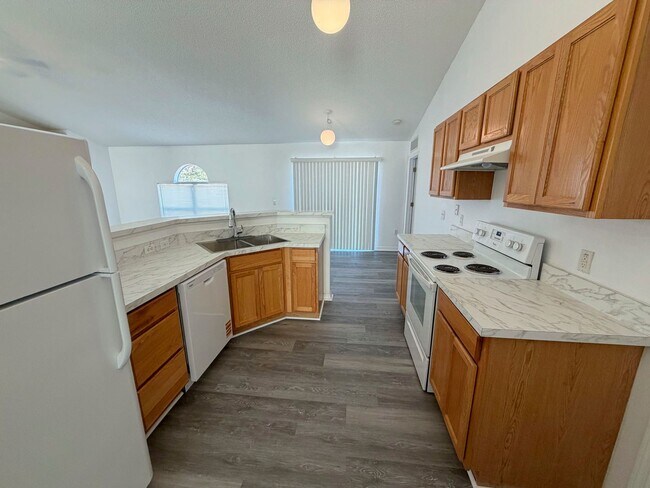 Photo - Beautiful 3 Bedroom, 2 Bathroom Home with Upgrades Throughout