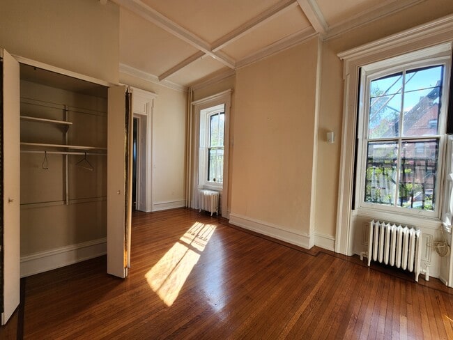 Building Photo - 4116 Spruce St Unit #1R Rental