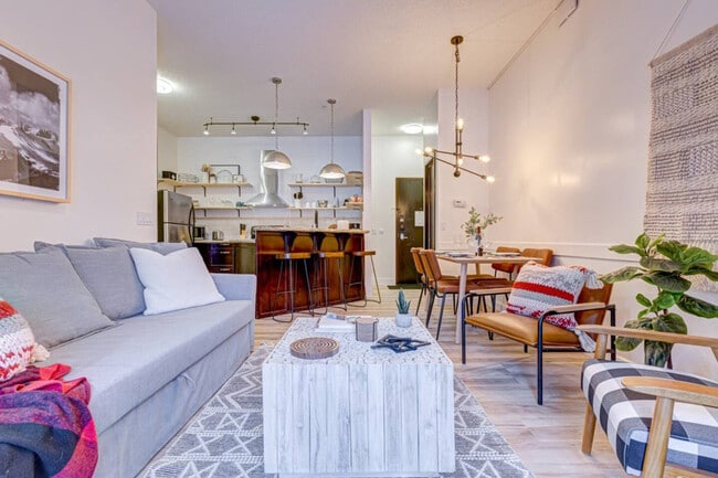 Building Photo - 901 Mountain St