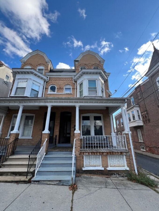 Photo - 23 S Madison St Unit Apt 2