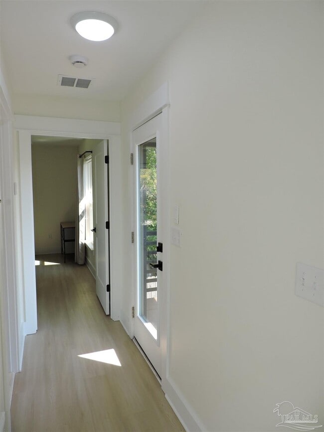 Photo - 1702 E La Rua St