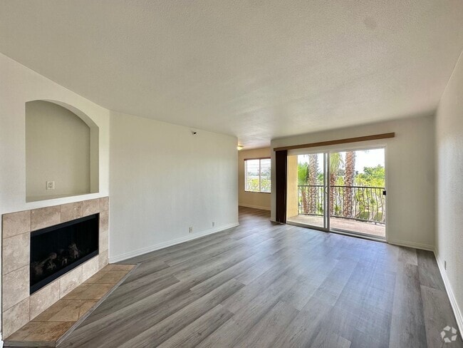 Building Photo - Updated Crown Point Condo With Wood Style ... Unit 9