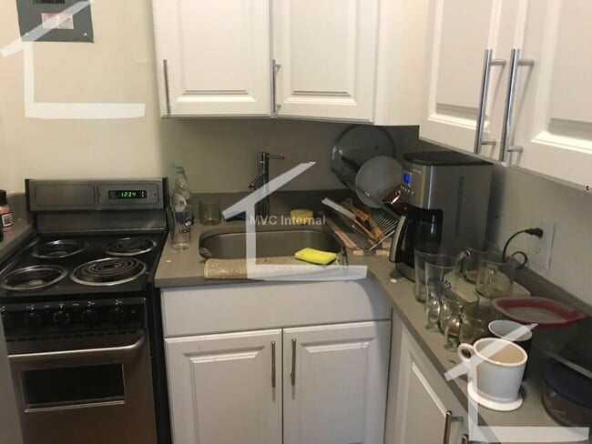 Nicely updated sunny studio in the heart o... - Nicely updated sunny studio in the heart o... House