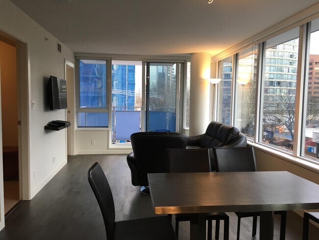 Photo - 1009 Harwood St