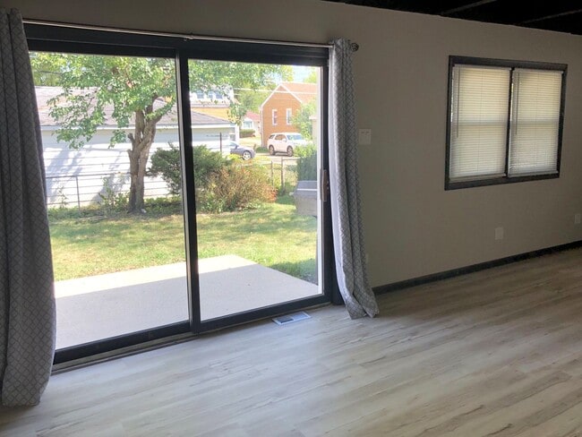 Photo - Fresh 3bed/2bath Home Close to Transportation Fenced Backyard