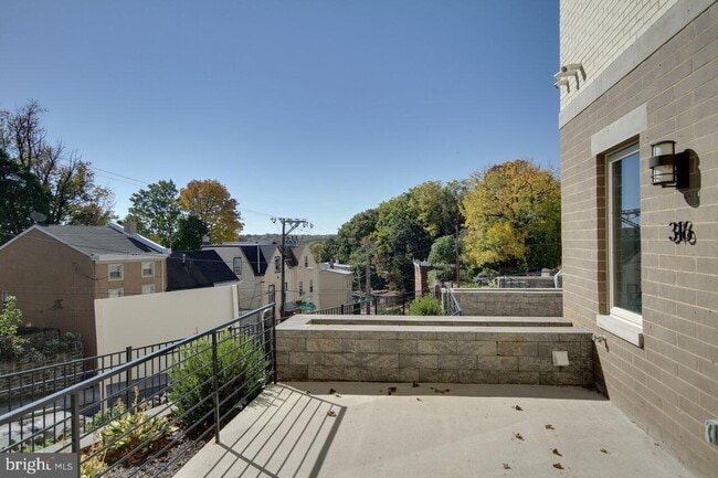 Photo - 312 Green Ln