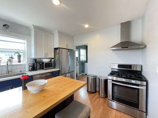 Photo - 3101 &amp; 3103 Unit Front House