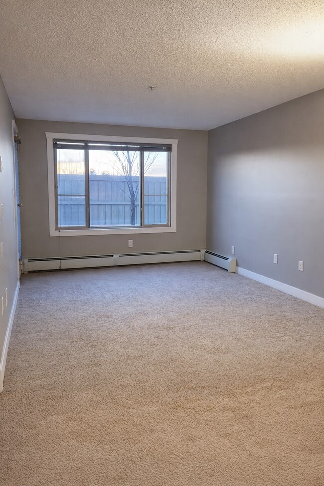 Photo - 3715 Whitelaw Ln NW Unité 113