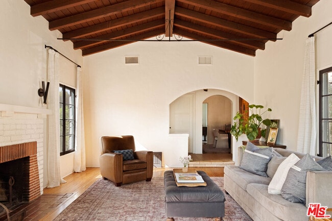 Photo - 1363 Spazier Ave