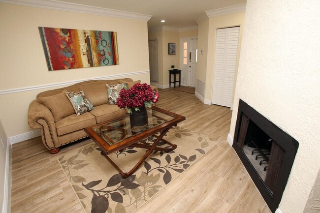 Photo - 67 Balfour Rd E