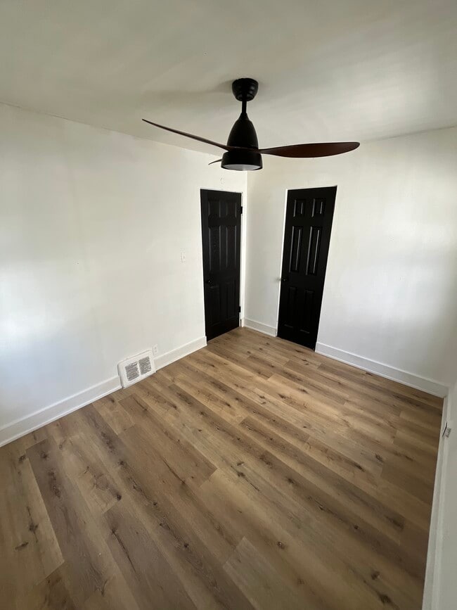 Photo - 828 E 35th Pl