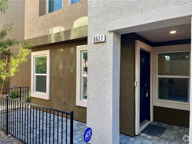 Building Photo - 6927 Stafford Hl St Rental