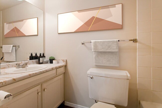 Photo - Sherbrooke Manor Apartments