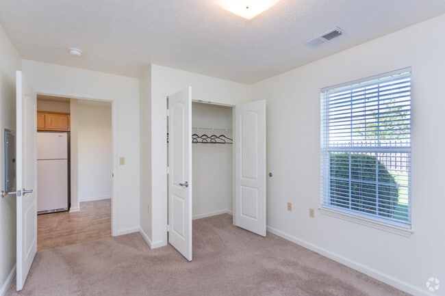 2BR, 1BA - 864 SF