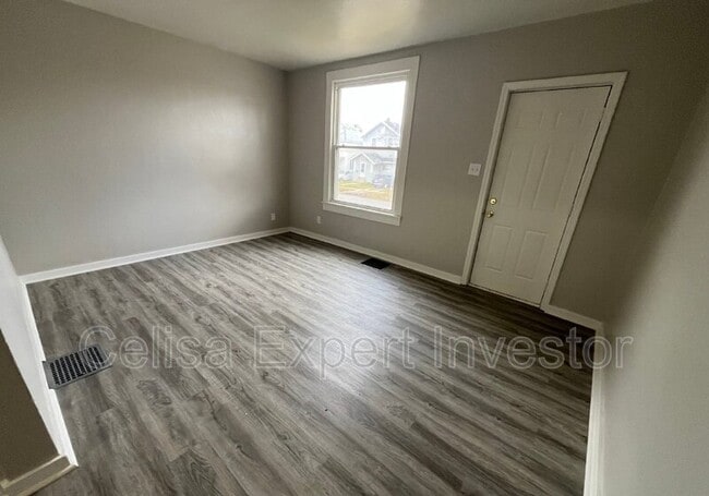 Photo - 1715 St Marys Ave