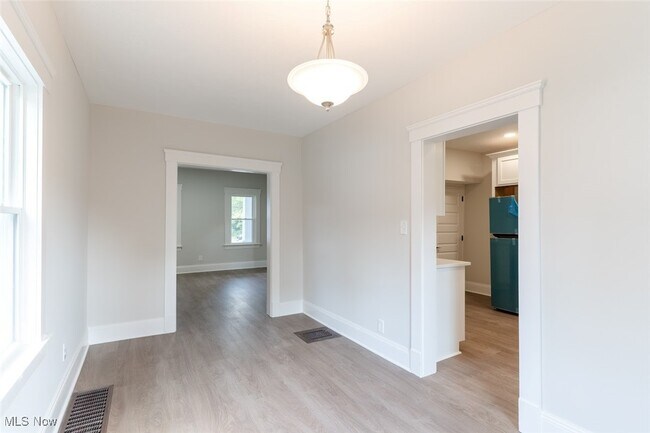 Photo - 1464 E 123rd St