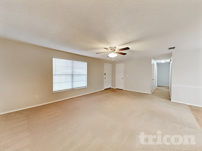 Photo - 2718 Pinewood Blvd N