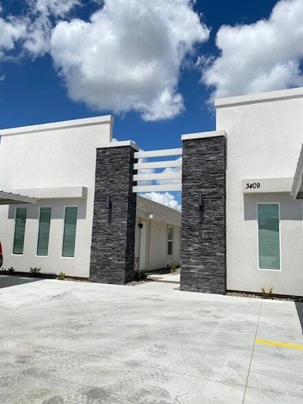 Building Photo - 2017 Stardust Ln Unit 1