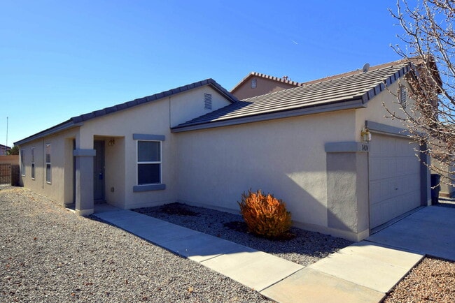 Building Photo - VISTA DEL NORTE 2 bedroom 2 bath 2/CG