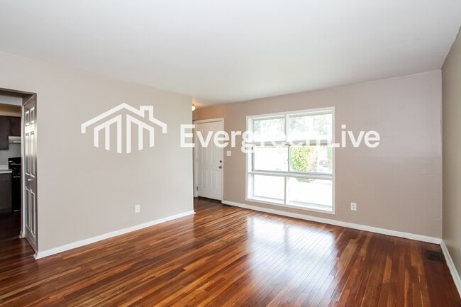 Photo - 651 Fairborn Rd