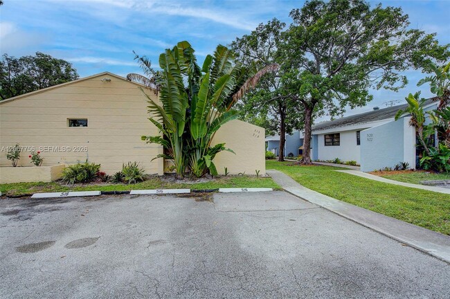 Building Photo - 516 SW 14th Ct Unit 516