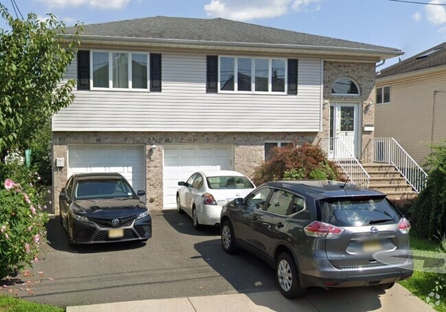Building Photo - 28 Williams Ave Unit 2 Rental