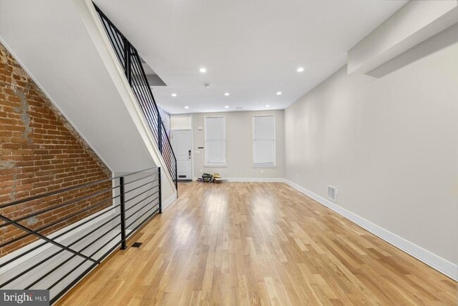 Building Photo - 912 Ellsworth St