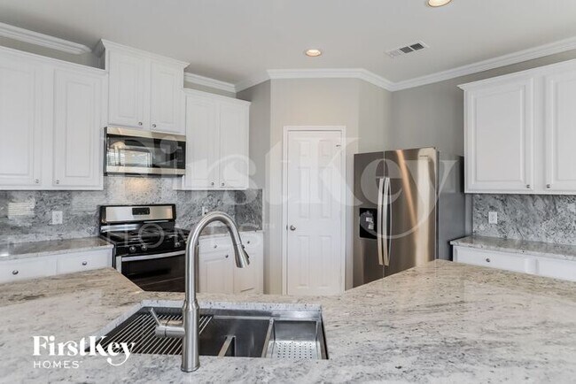 Photo - 719 Hickory Ln