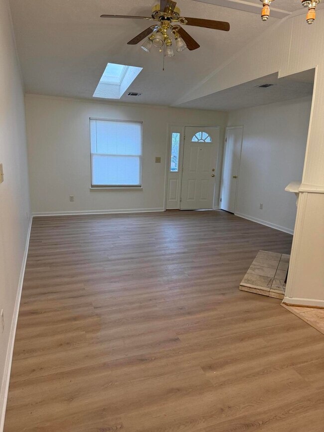 Photo - 107 Hillside Dr