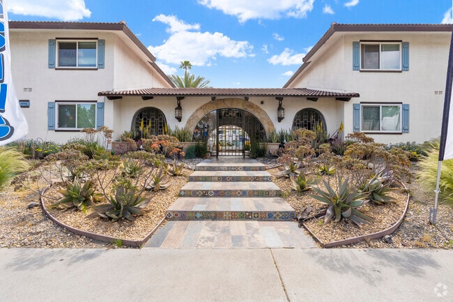 Apartment Near UCR