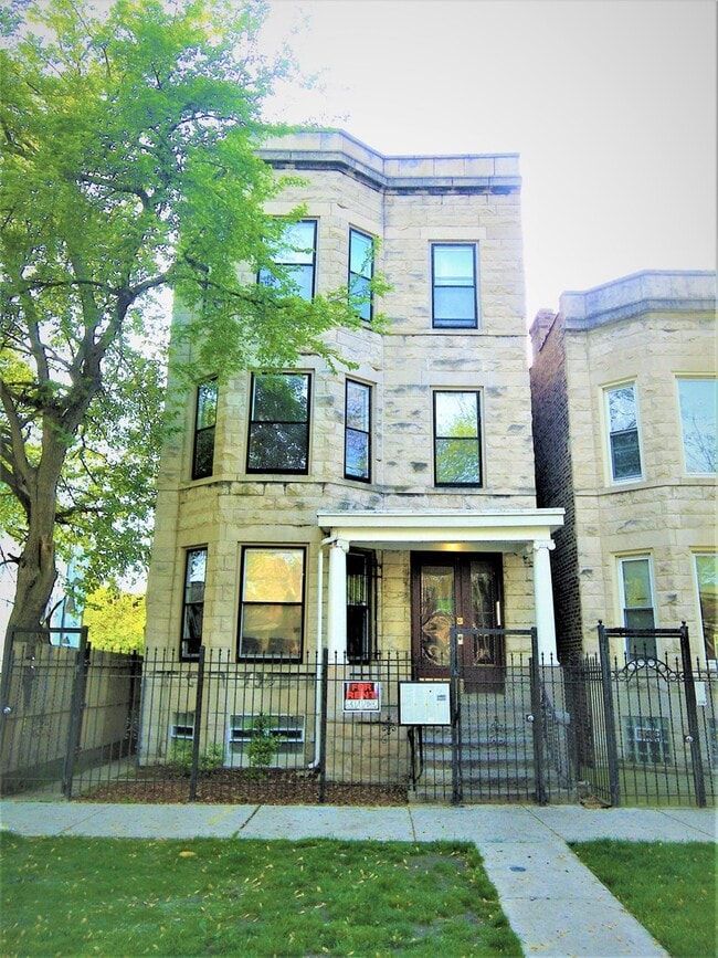 Building Photo - 6622 S St Lawrence Ave Unit 2