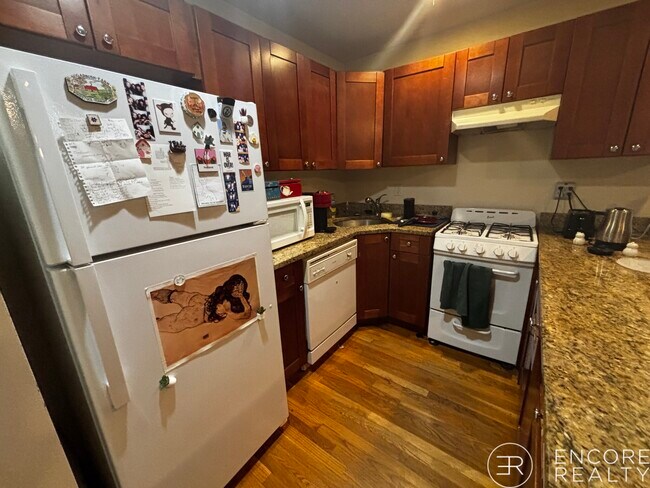 Photo - 62 Egmont St Unit 6