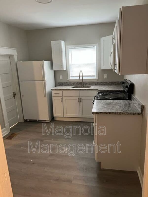 Photo - 214 Walnut St