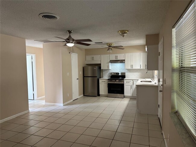 Photo - 135 NE Madison Cir N Unit 4