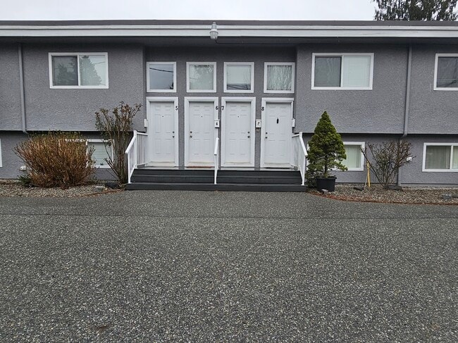 Building Photo - 33900 Mayfair Ave