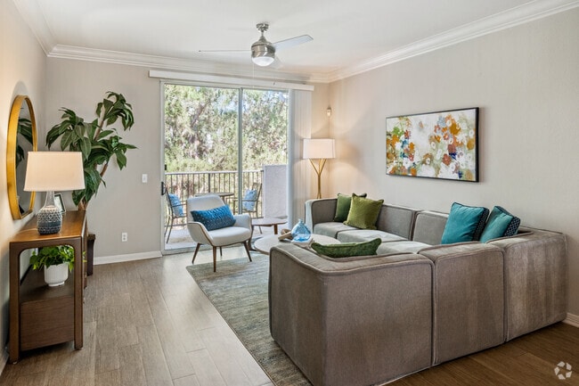 2BR, 2BA - 1,114SF - Living Room