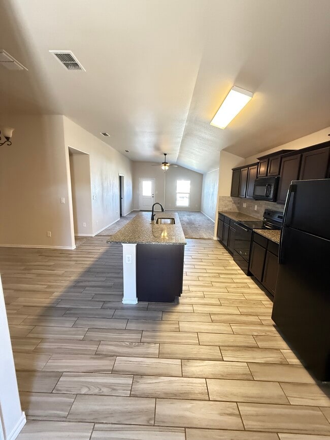 Photo - 13814 Avenue U