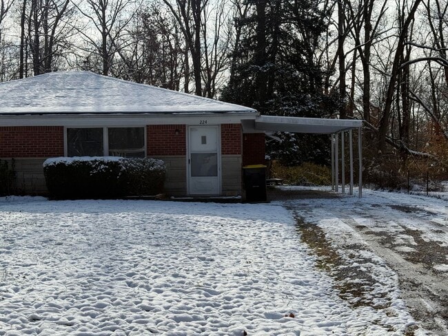 Building Photo - 2 bed / 1 bath duplex in country setting