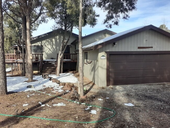 Building Photo - Charming 2-Bedroom Home with Vaulted Ceili...