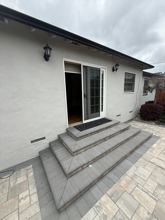 Photo - Burlingame Charming 2 Br 2ba Home Open Saturday 12-1pm